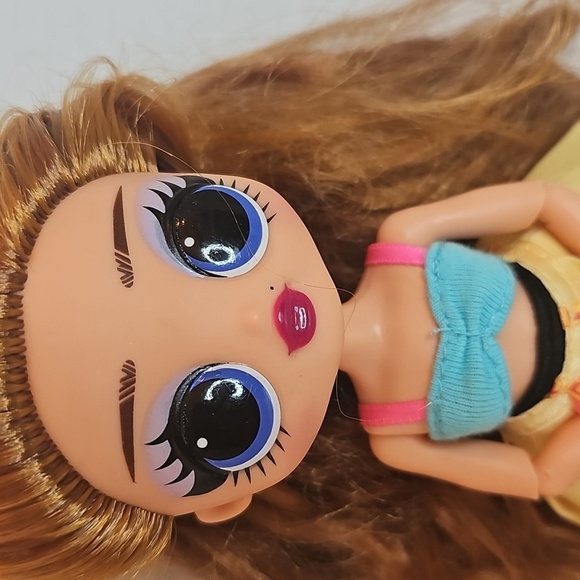 L.O.L. Surprise! Fashion Doll with Yellow Skirt and Blue Top - Picture 4 of 5